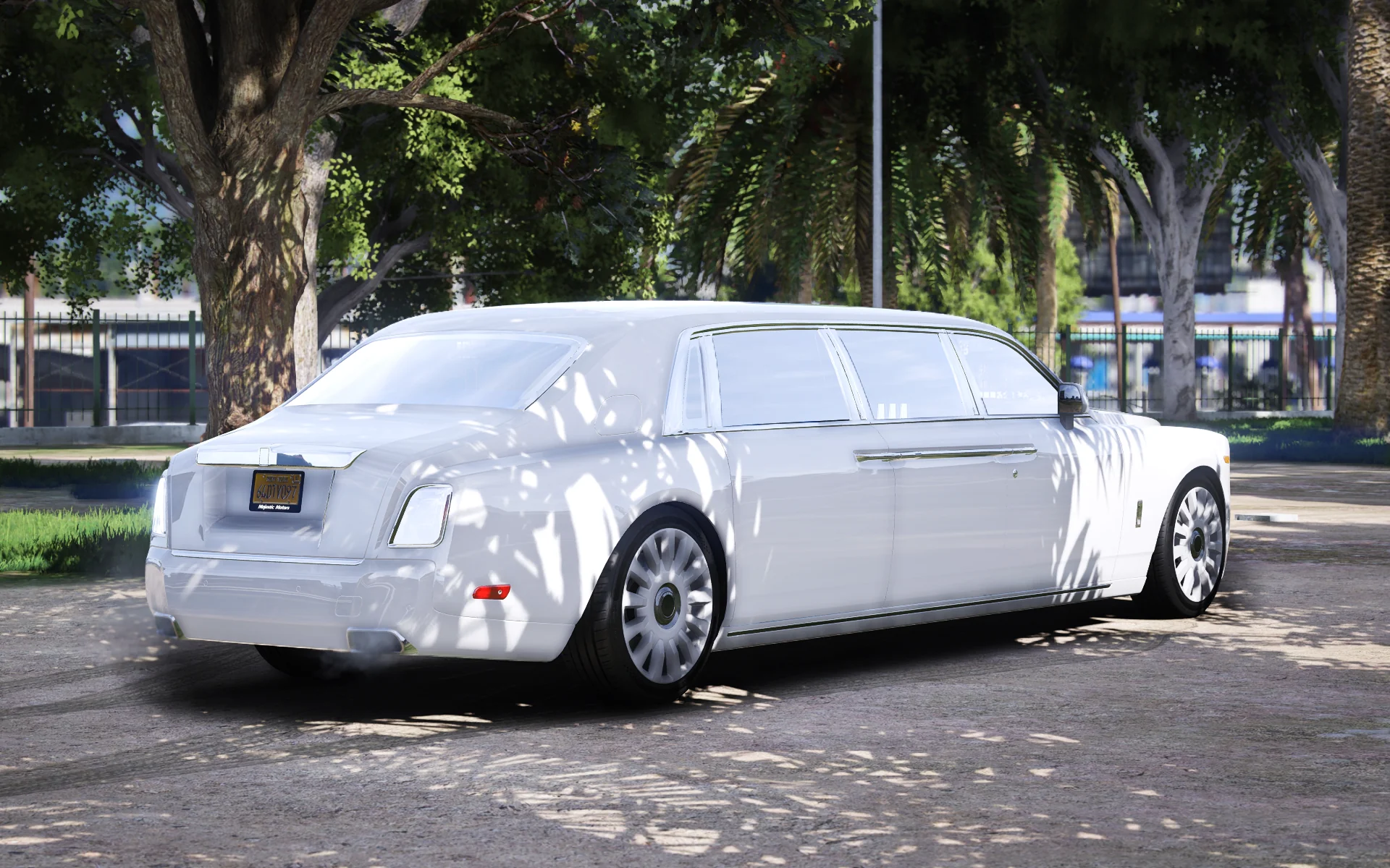 (Debadged) Rolls Royce Phantom 8 Limo - Image 2